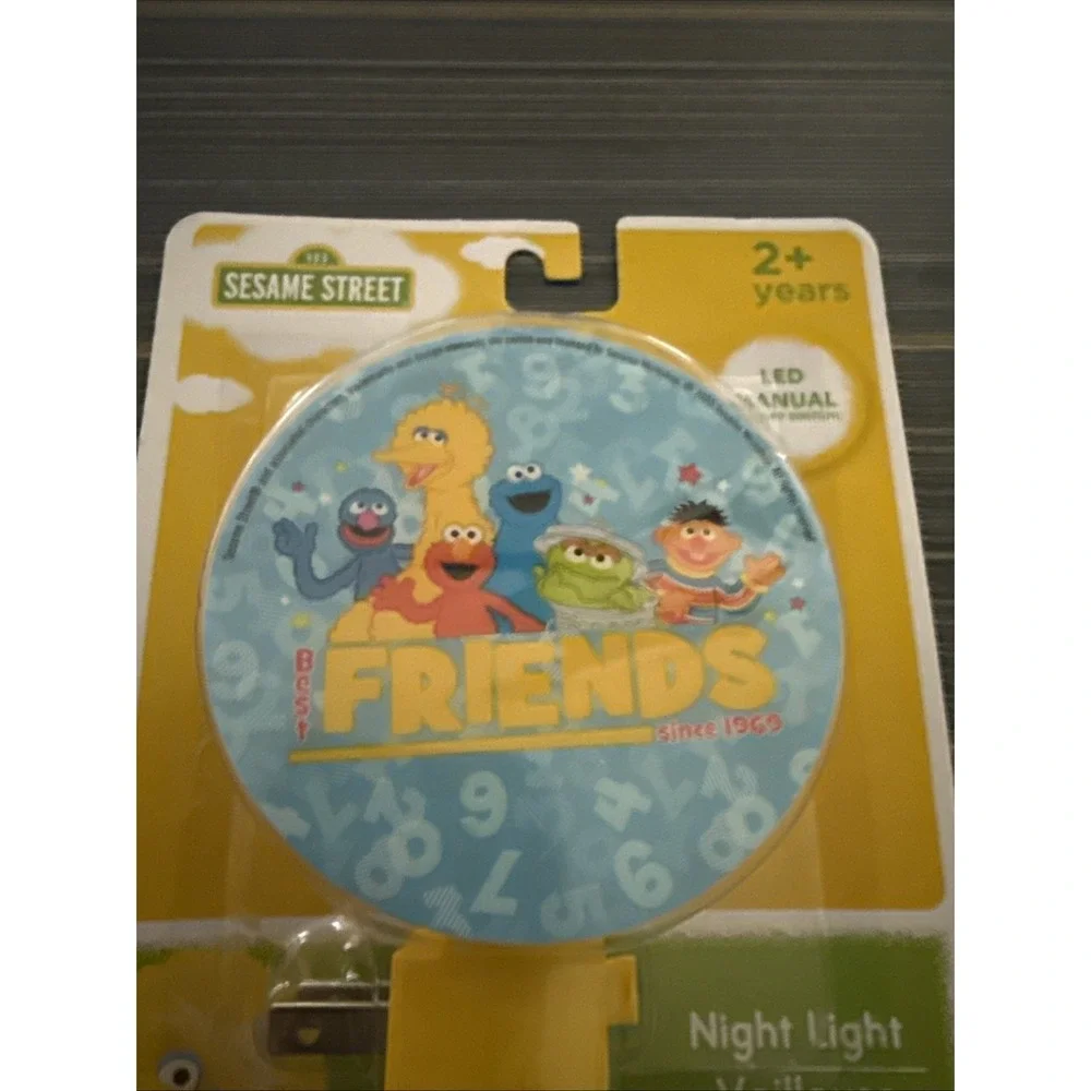 Intertek LED‎ Night Light with On/Off Switch - New - Sesame Street Friends